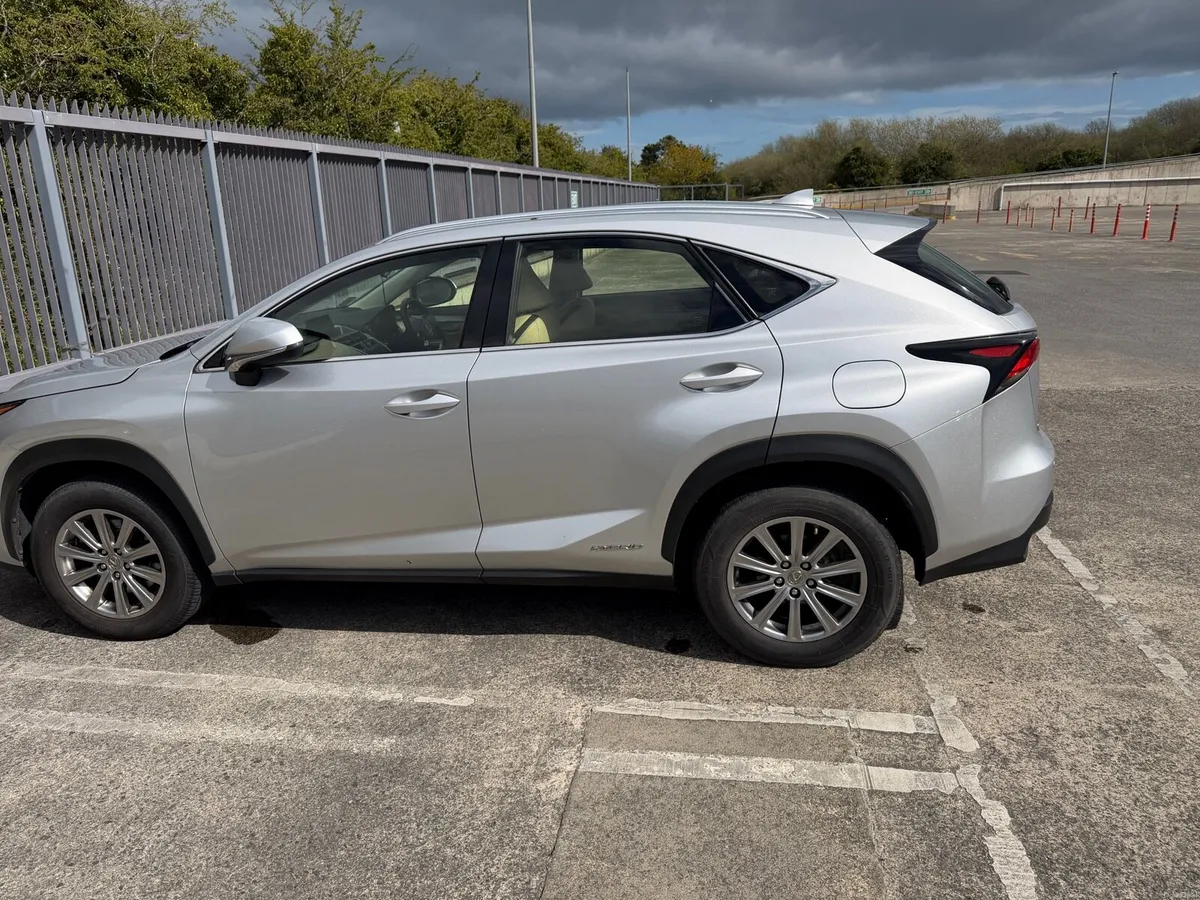 Car - Image 4