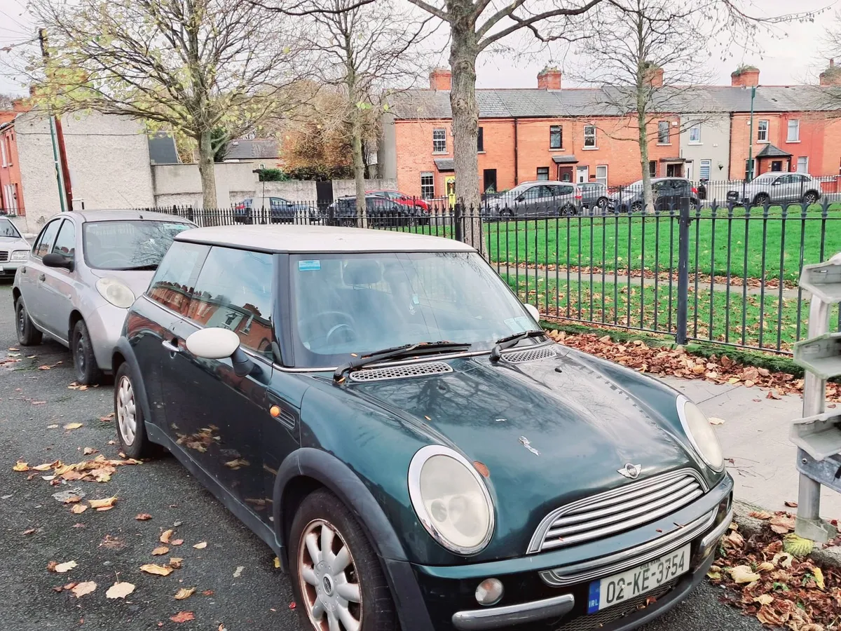 Mini Cooper 2002 - Image 1