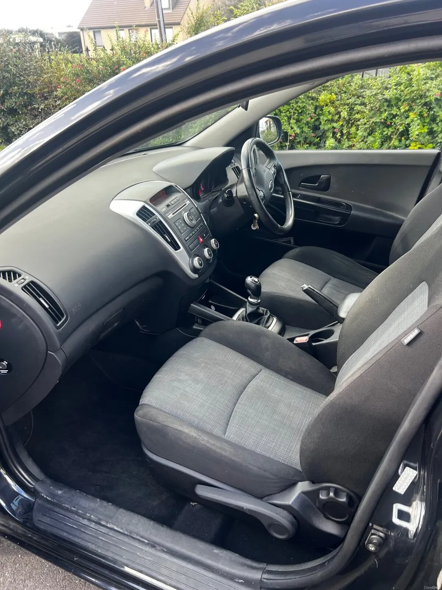 Kia Ceed 2011 - Image 2