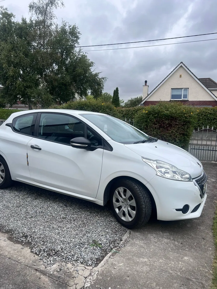 Peugot 208 - Image 1