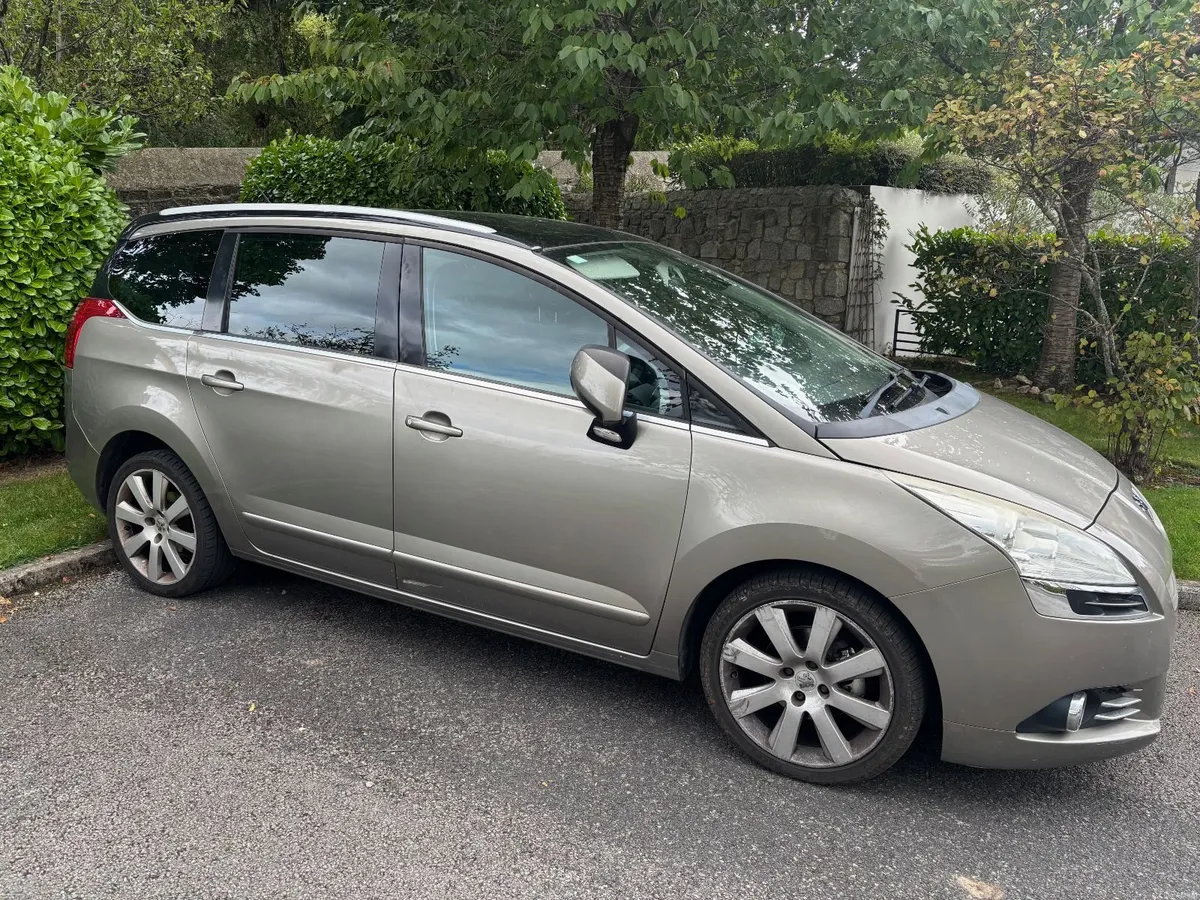 Peugeot 5008 2012 - Image 2