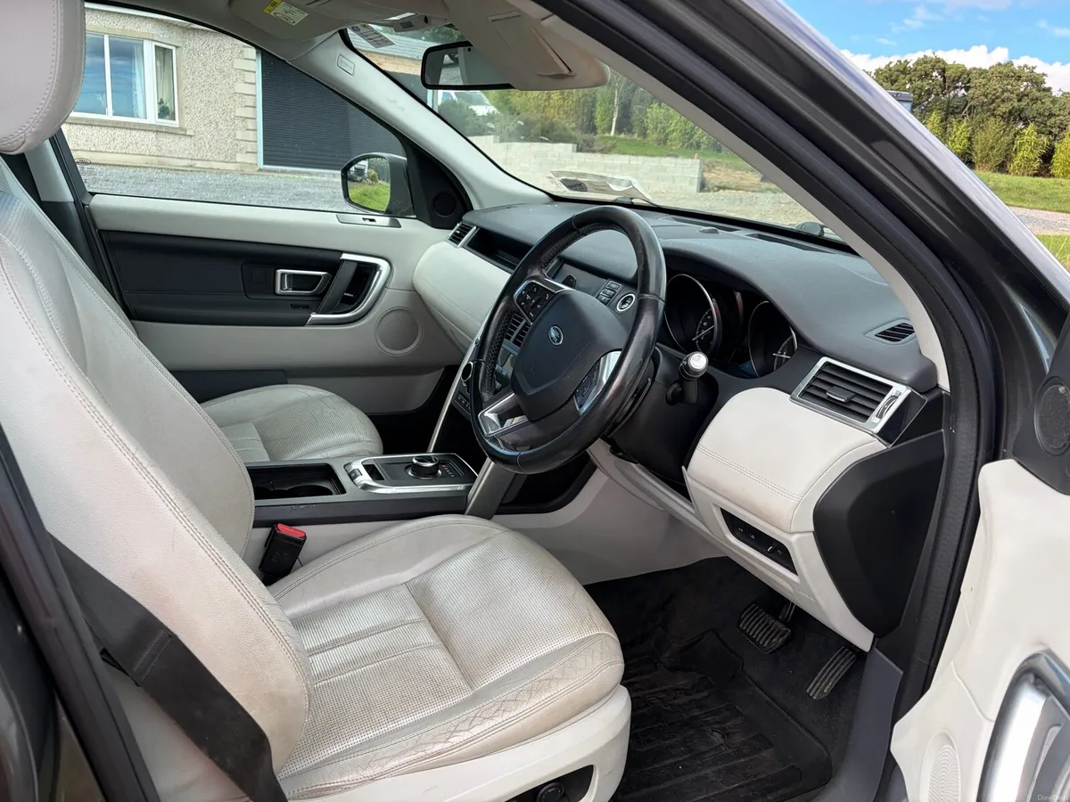 Land Rover Discovery Sport - Image 3