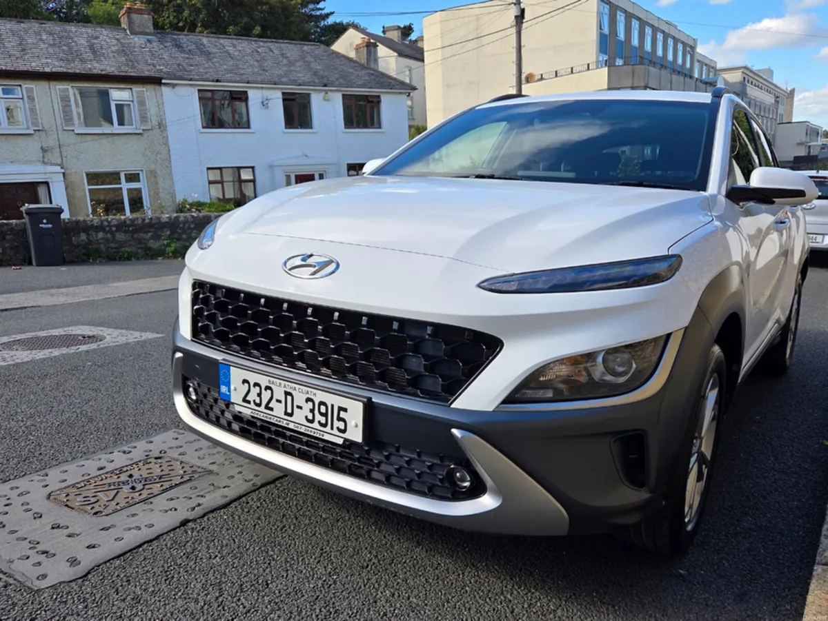 Hyundai KONA KAUAI EXECUTIVE 5DR - Image 2