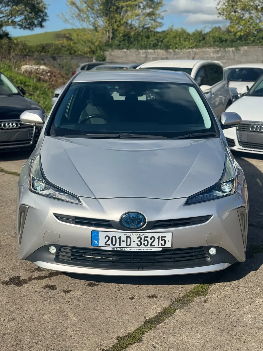 TOYOTA PRIUS 2020 HYBRID FULL LEATHER HEATED SEATS - Image 2