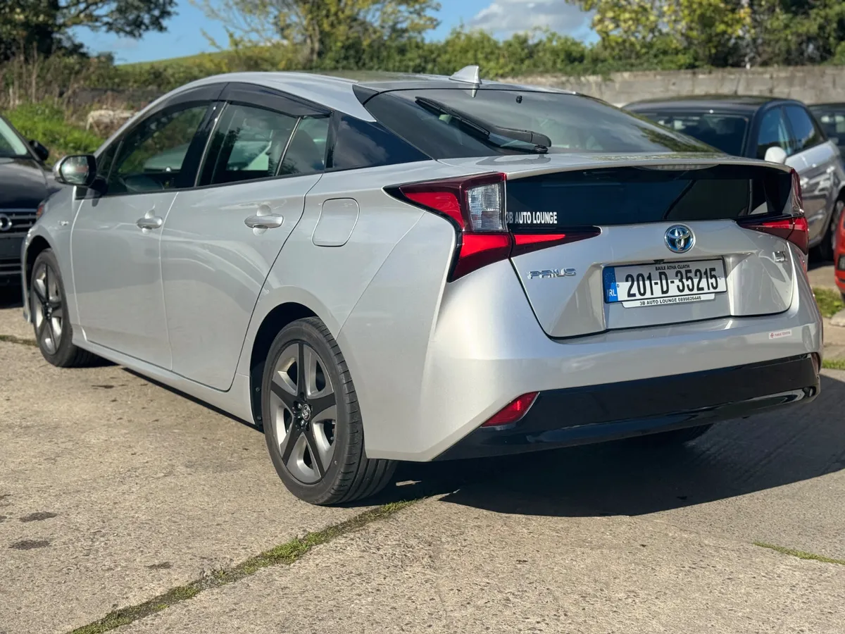 TOYOTA PRIUS 2020 HYBRID FULL LEATHER HEATED SEATS - Image 6