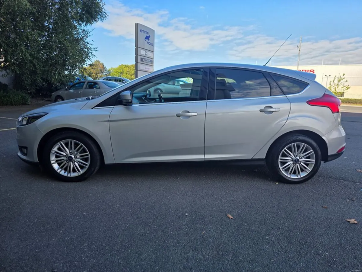 Ford Focus 1.0 PETROL, ZETEC MODEL, LOW MILEAGE, F - Image 5