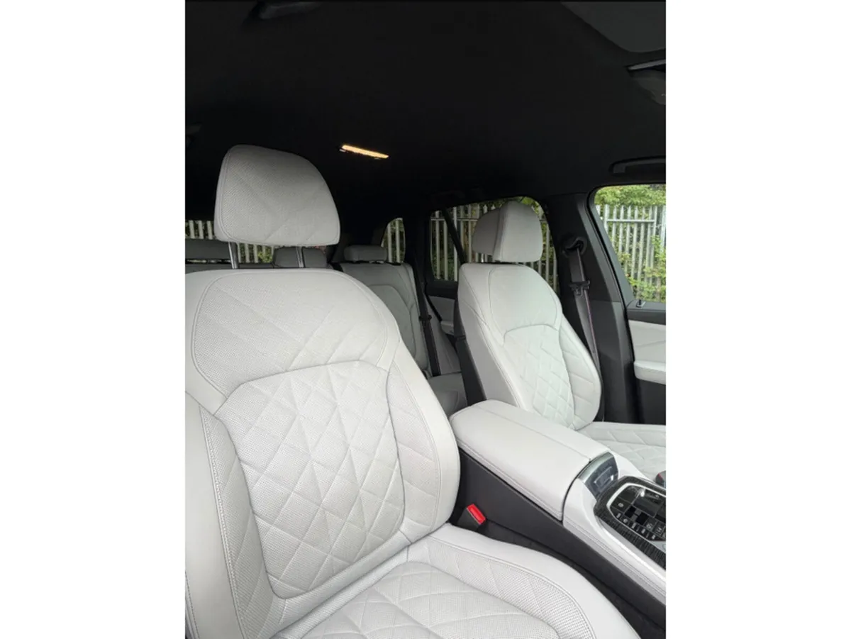 BMW X5 45E M SPORT*MEGA SPEC*SILVERSTONE INTERIOR* - Image 3