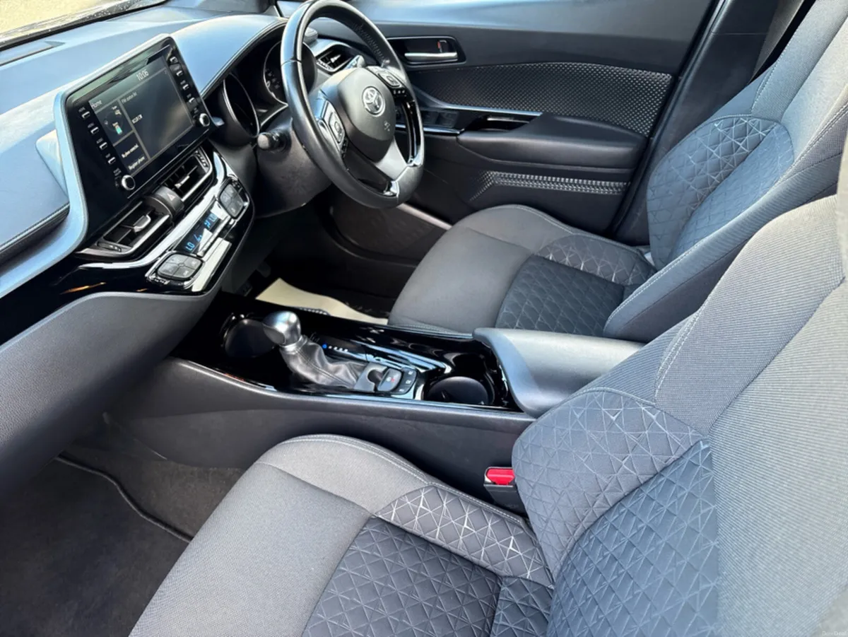 Toyota C-HR 1.8 HYBRID SPORTMONO 4DR SPORT AUTO - Image 2