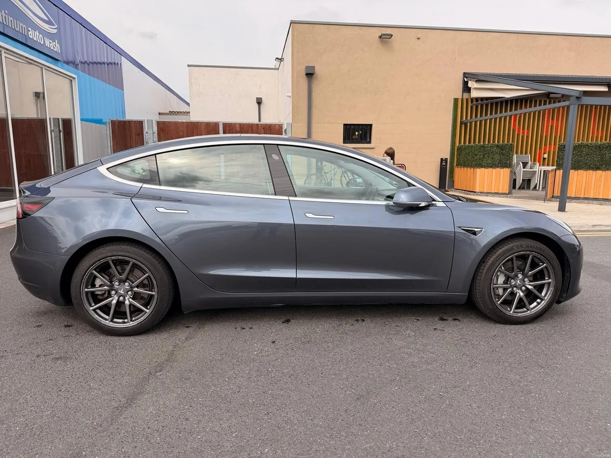 Tesla Model 3 Standard Range Plus - Image 2