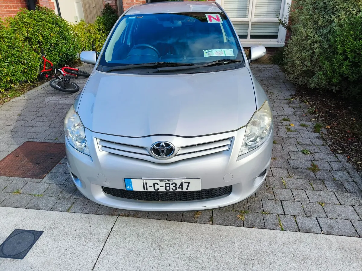 Toyota Auris 2011 - Image 2