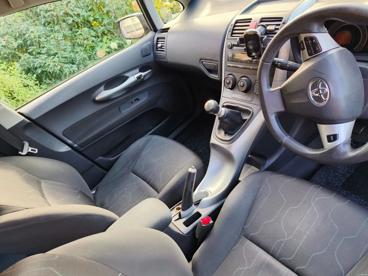 Toyota Auris 2011 - Image 5