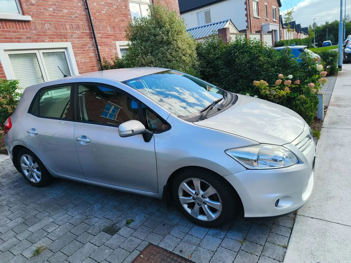 Toyota Auris 2011 - Image 1
