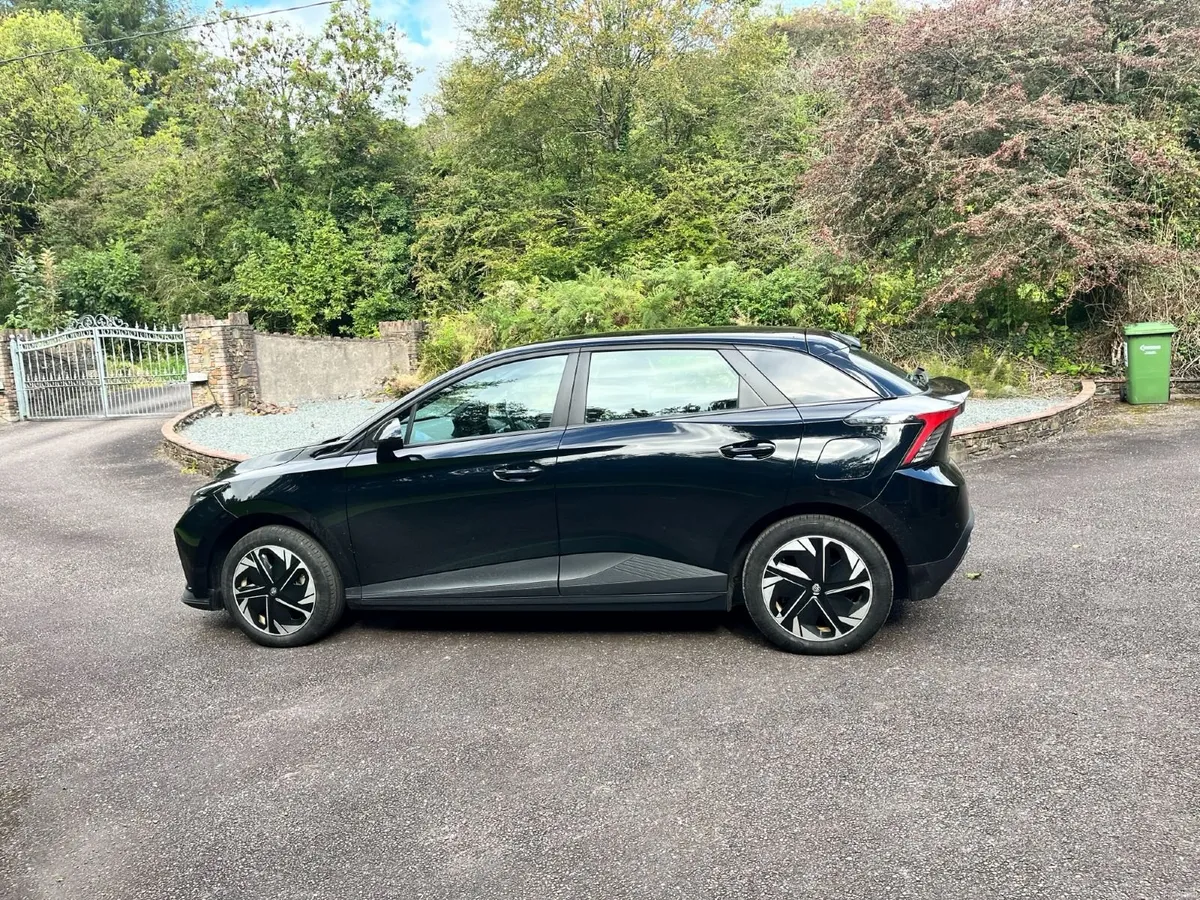 MG MG4 SR - EXCITE 51KWH 5DR 4 YEAR WARRANTY - Image 3