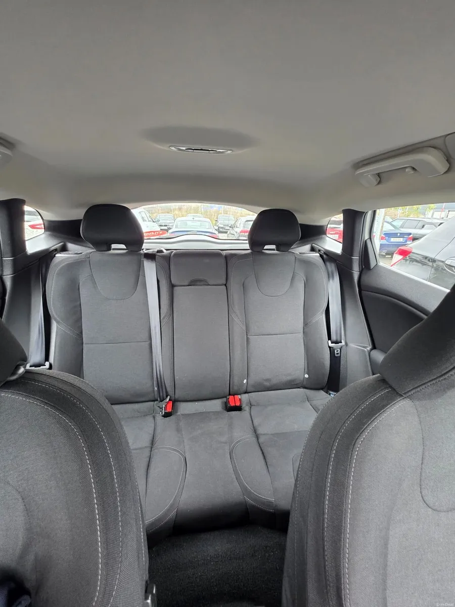 Volvo V40 2015 - Image 5