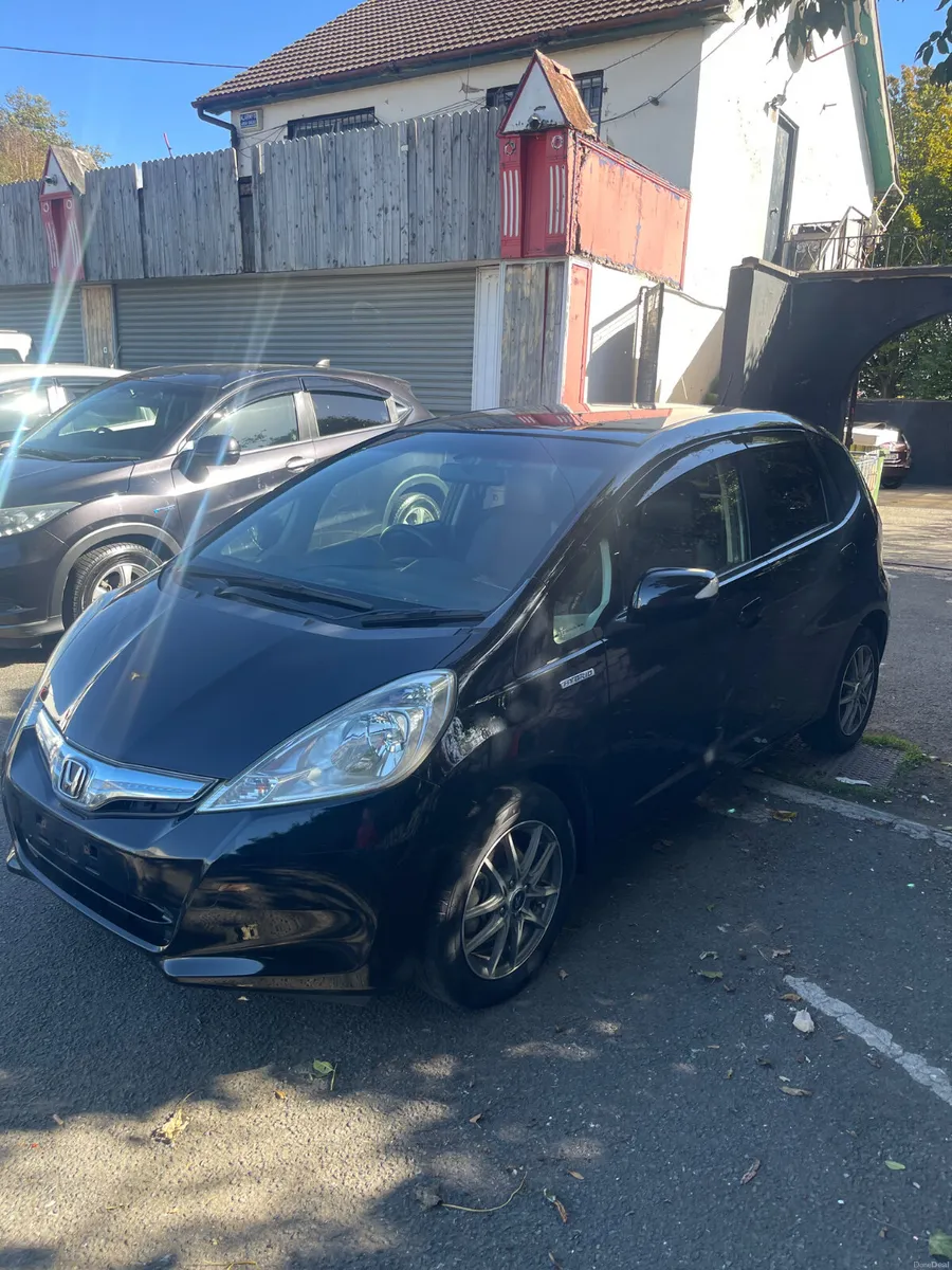 2013 Honda Fit hybrid automatic leather spec - Image 3