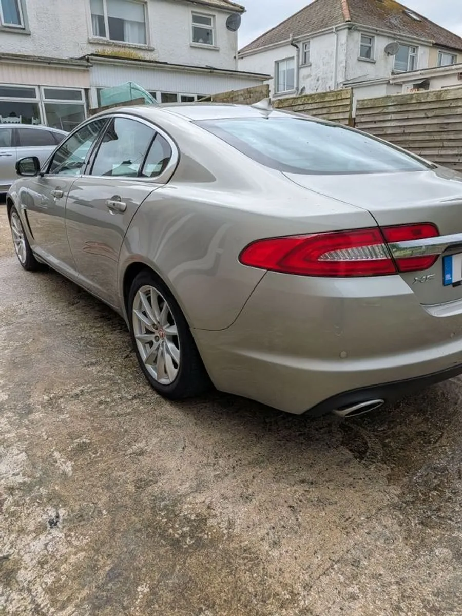 2014 Jaguar Xf - Image 3