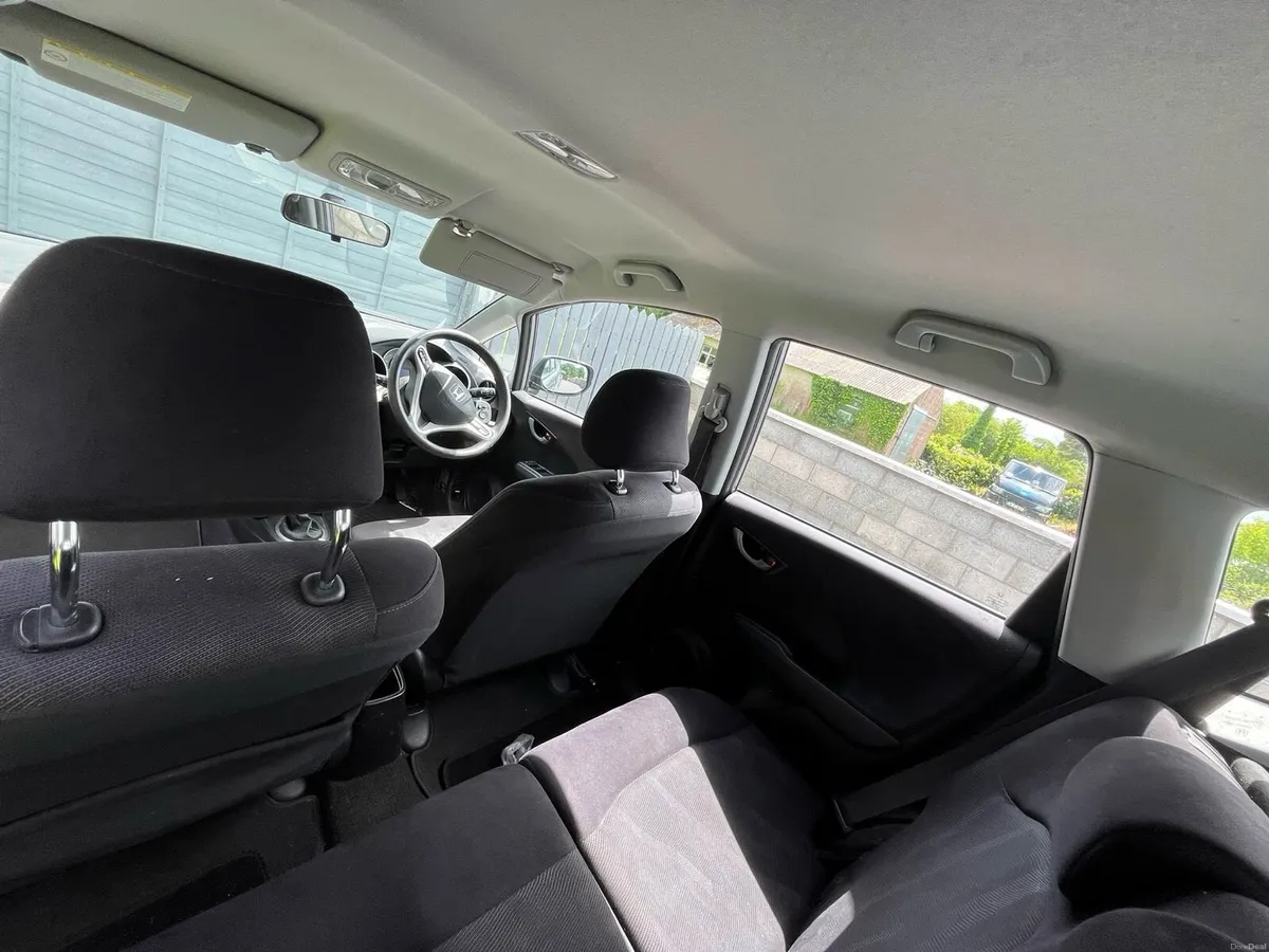 2010 Honda Jazz, 1.4L petrol, 5 speed manual - Image 5