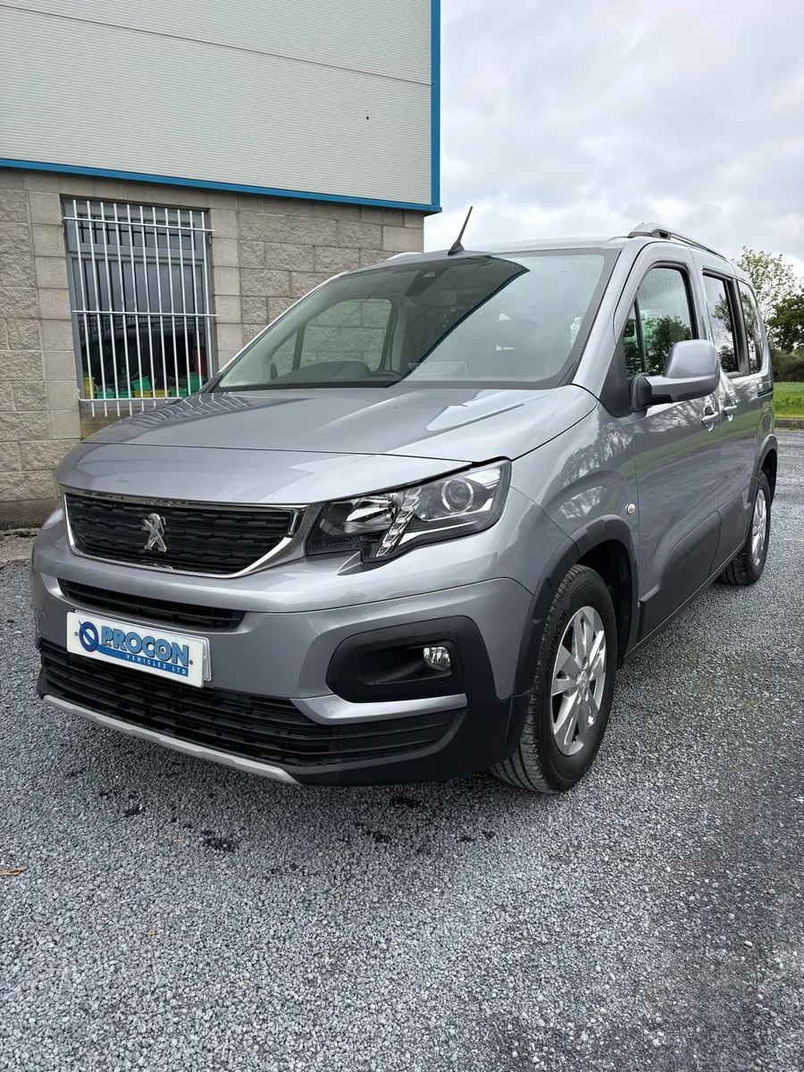 Wheelchair accessible car - Image 1