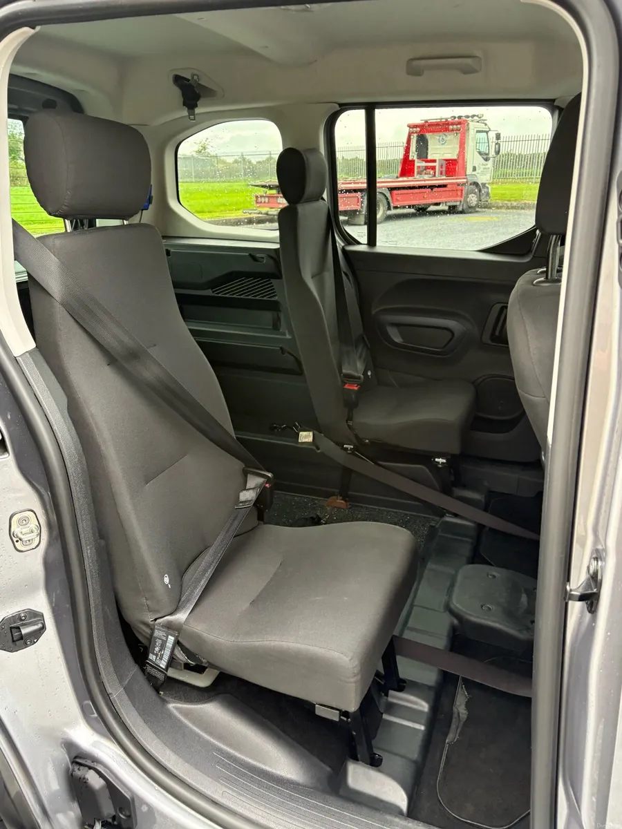 Wheelchair accessible car - Image 6