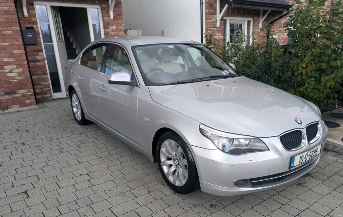 BMW 5-Series 2010 - Image 1