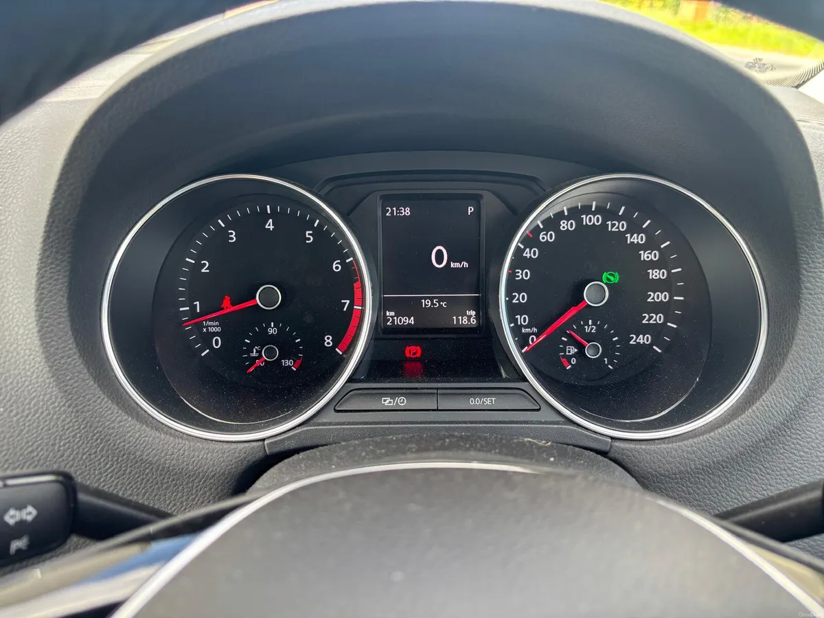 2014 polo 1.2  automatic 21k km. - Image 6