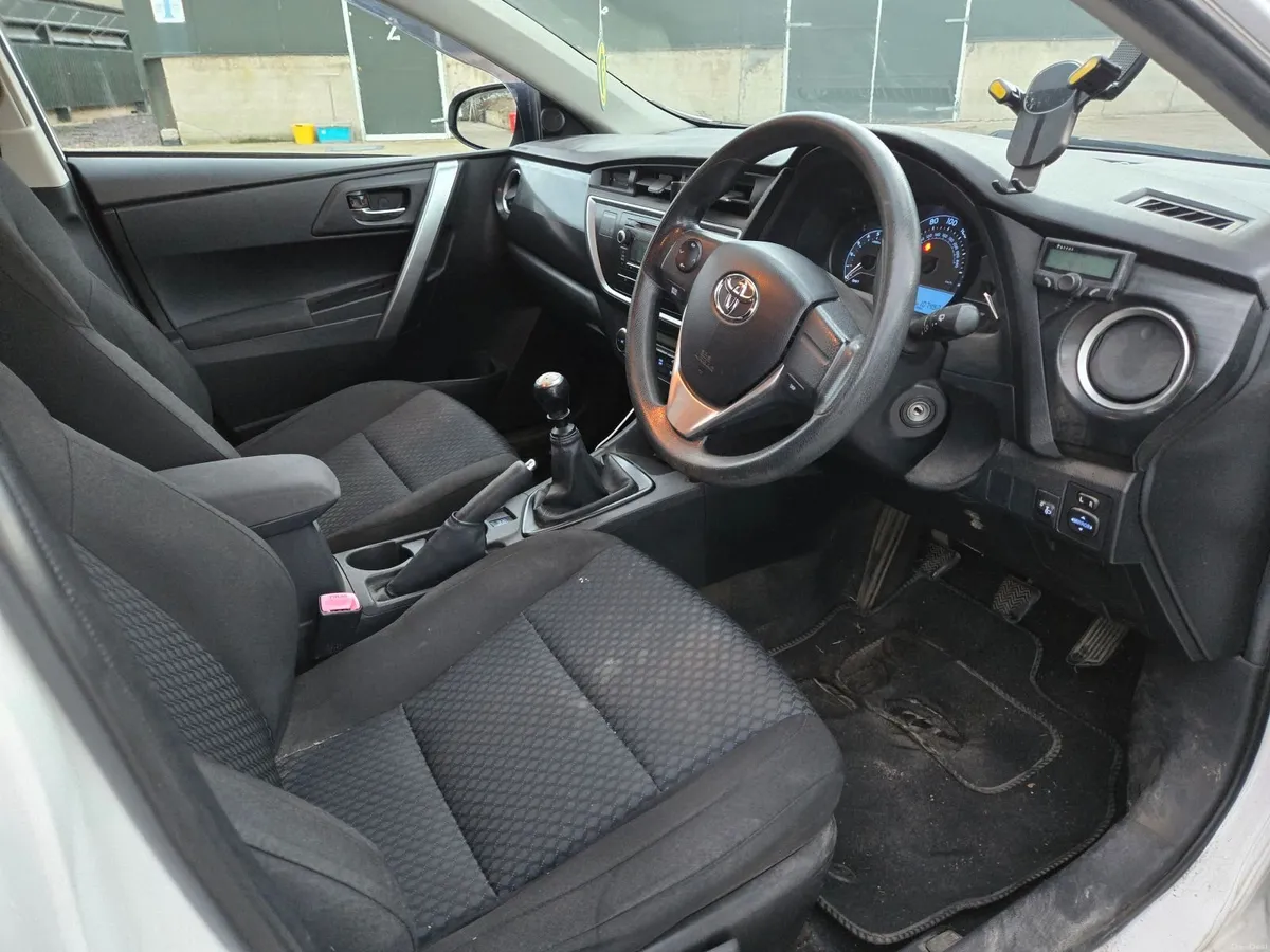 2013 Toyota Auris 1.4 D-4D Diesel – NI Registered - Image 5