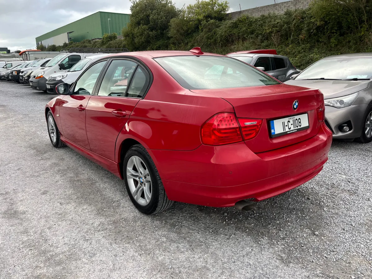 BMW 3-Series 2011 - Image 3