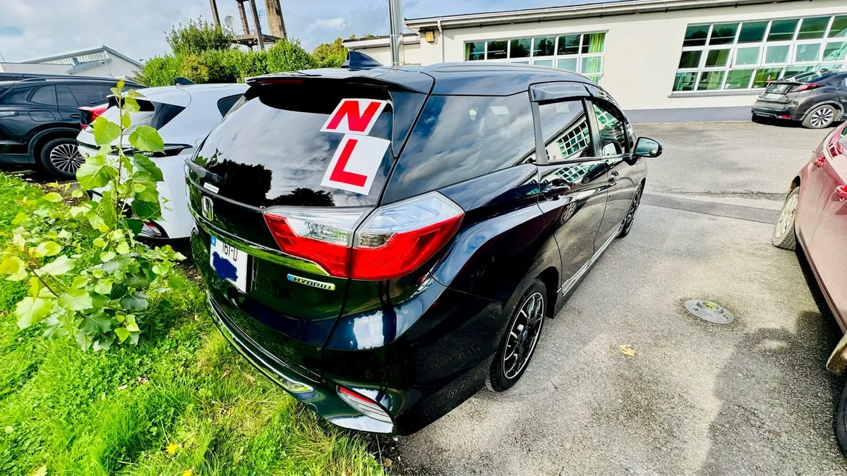 Honda Shuttle Hybrid Z 2016 - Image 4
