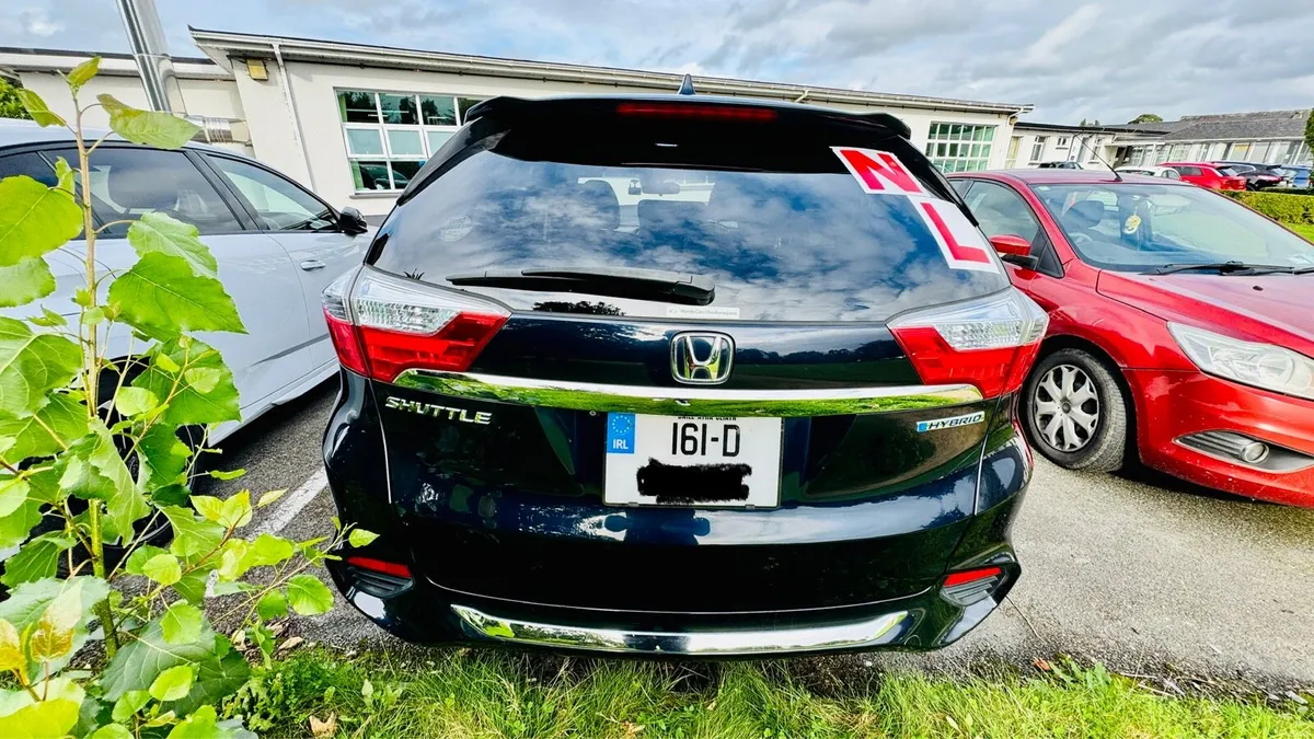 Honda Shuttle Hybrid Z 2016 - Image 6
