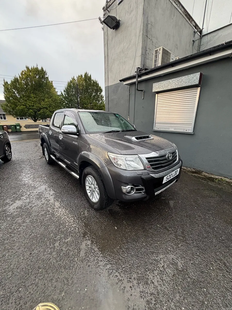 Toyota hilux invincible x automatic 2015 - Image 1