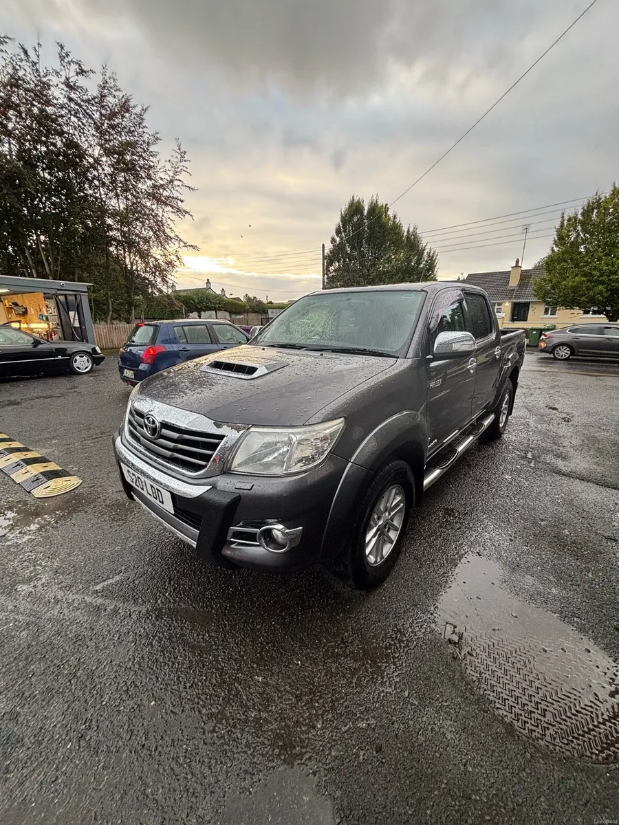 Toyota hilux invincible x automatic 2015 - Image 3
