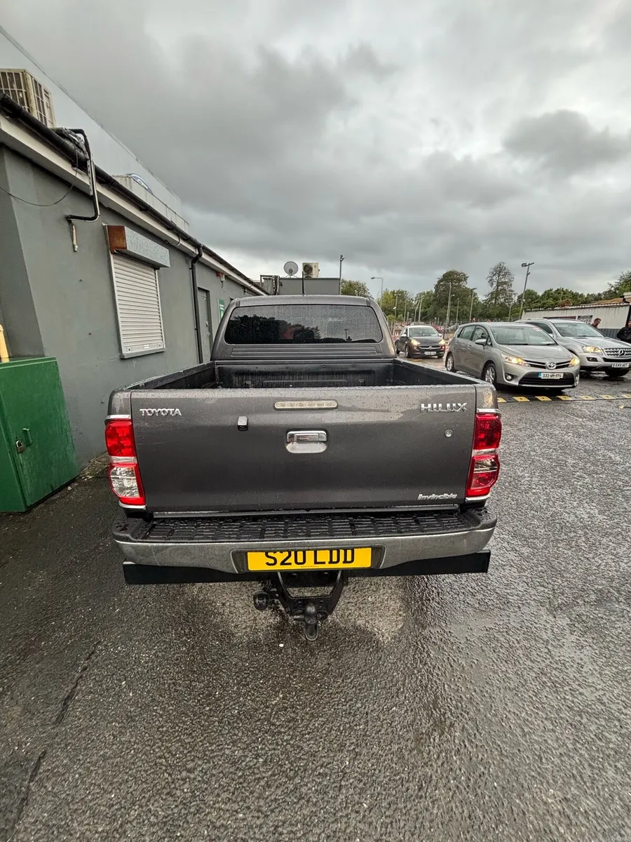 Toyota hilux invincible x automatic 2015 - Image 5