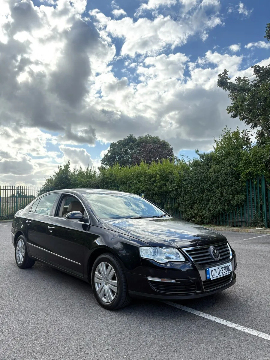 Volkswagen Passat - Image 1