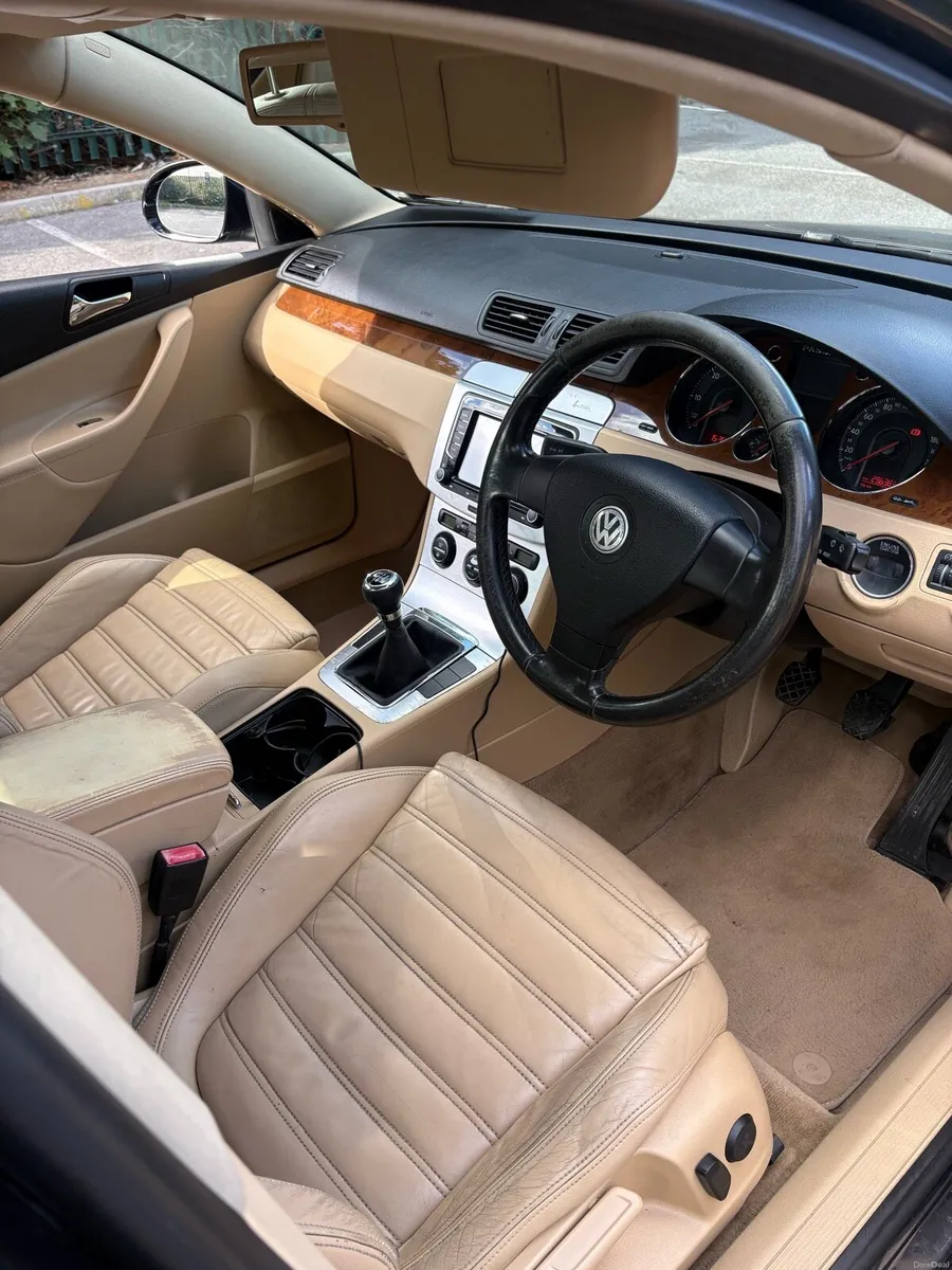 Volkswagen Passat - Image 5