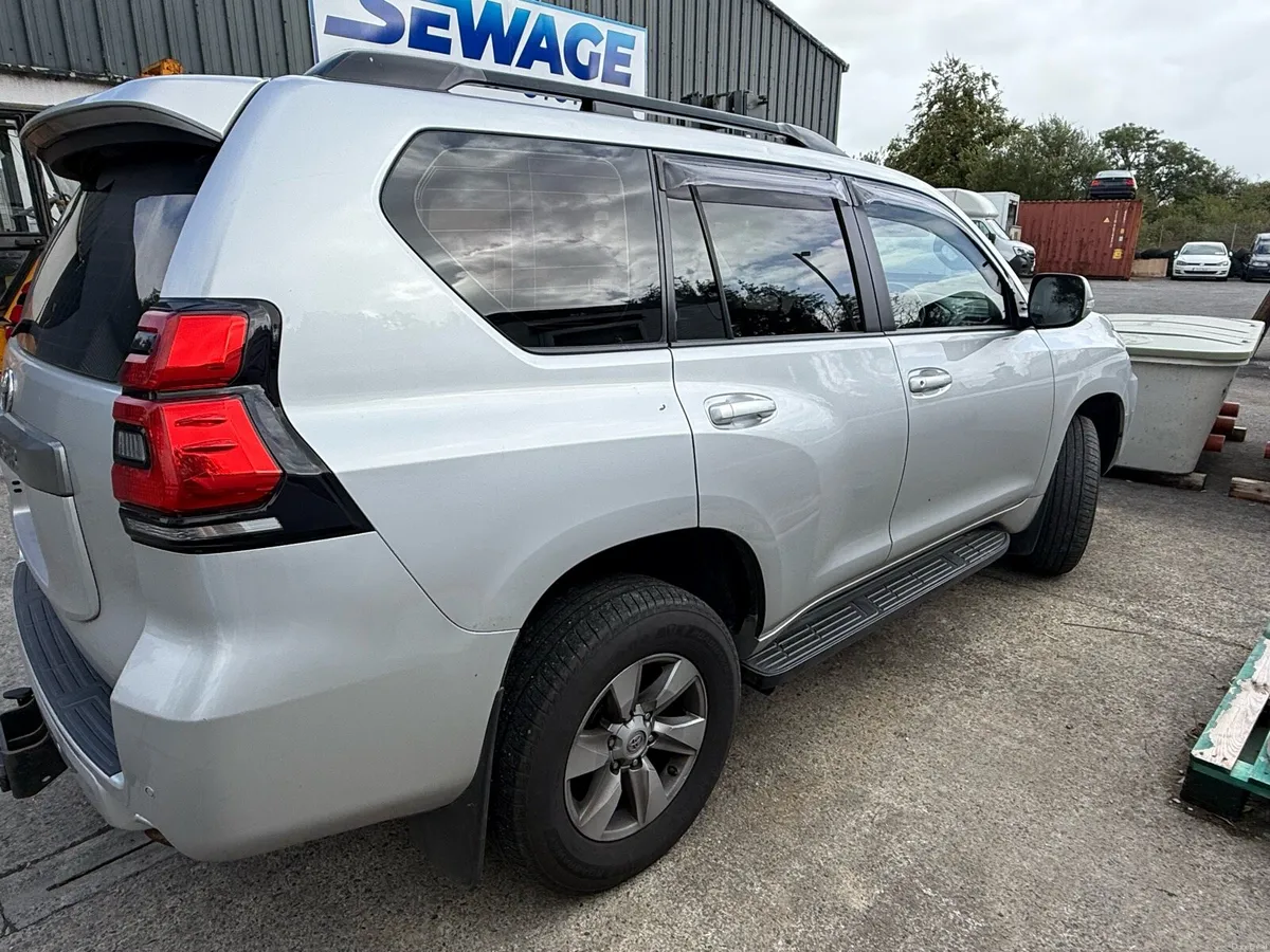 Toyota Landcruiser Business Class - Image 2