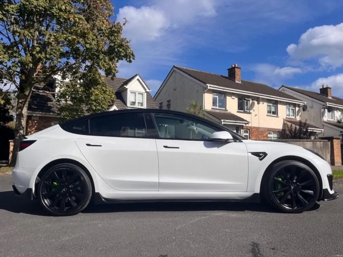 Tesla Model 3 2023 - Image 4