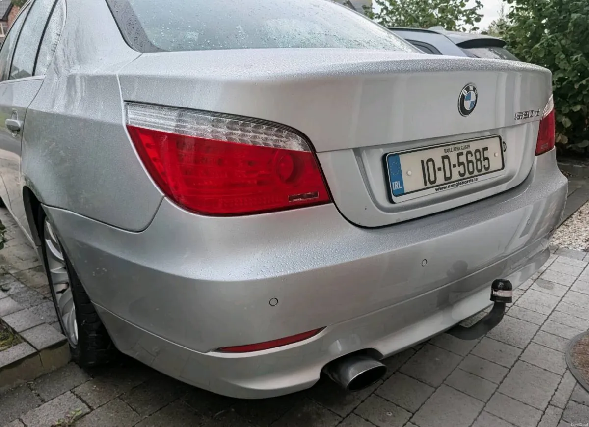 BMW 5-Series 2010 - Image 4