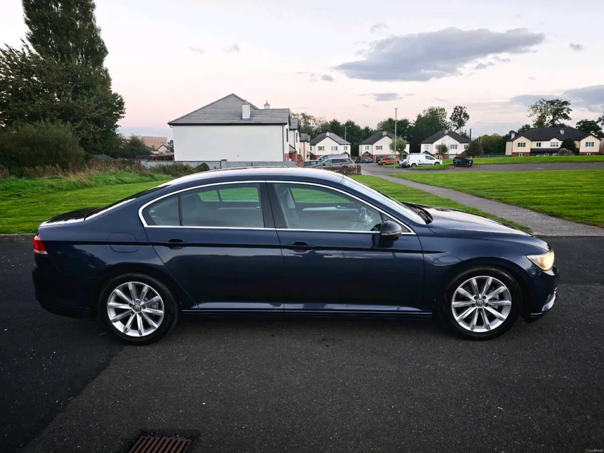 Volkswagen Passat - Image 2