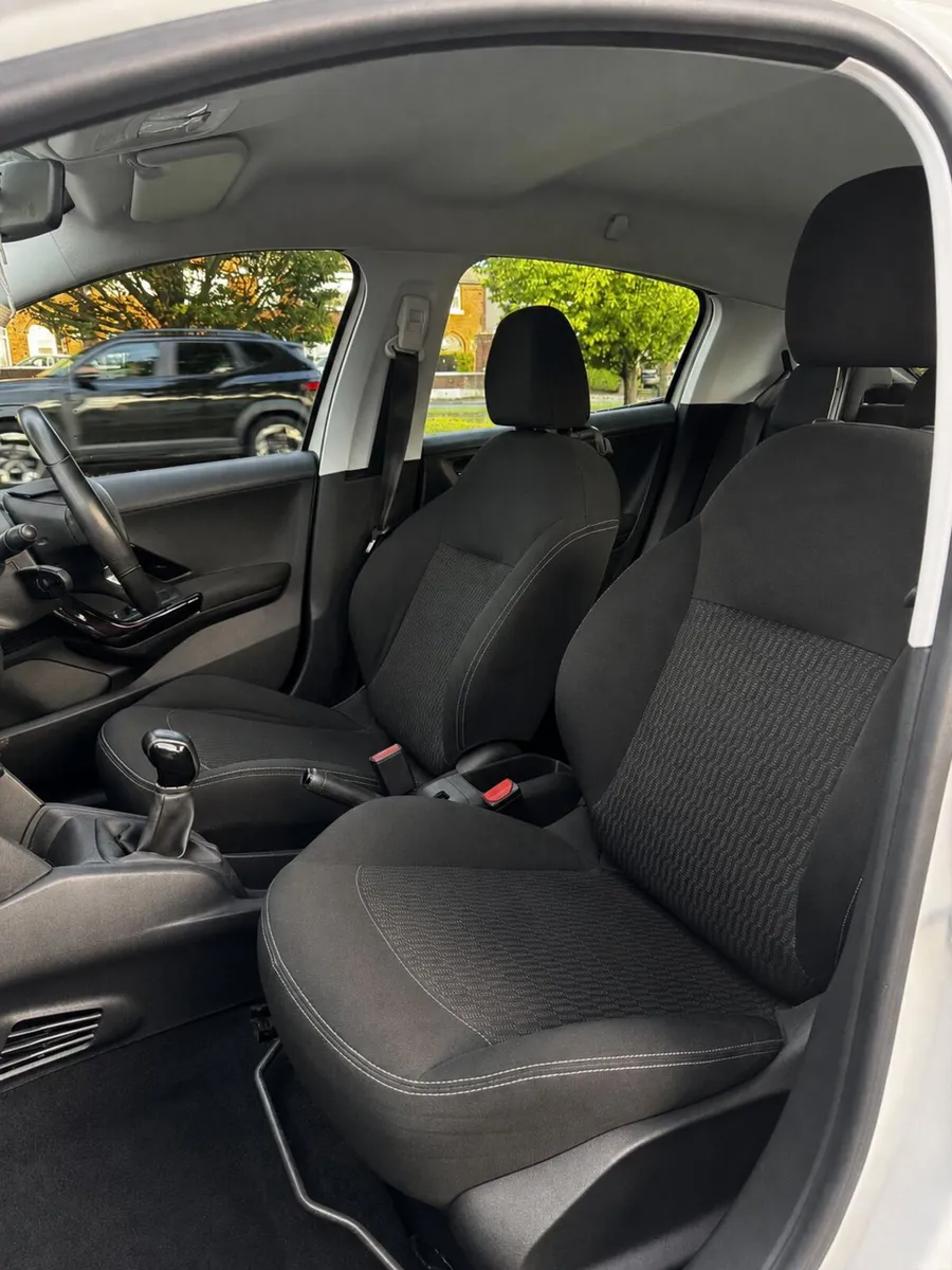 Peugeot 208 2017 - Image 4