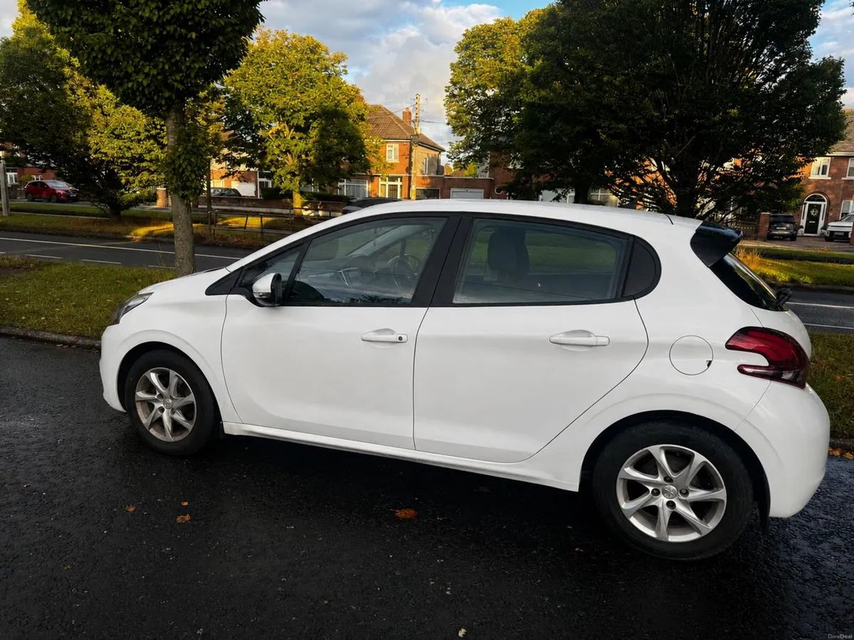 Peugeot 208 2017 - Image 2