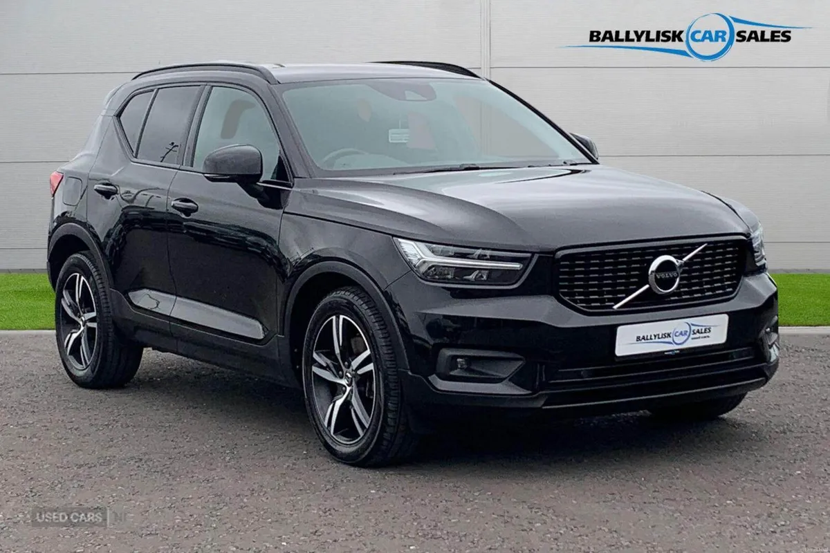 Volvo XC40 2.0 B4 MHEV 197PS R-Design Auto in Blac - Image 1
