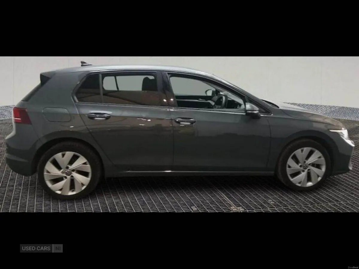 Volkswagen Golf DIESEL HATCHBACK - Image 2
