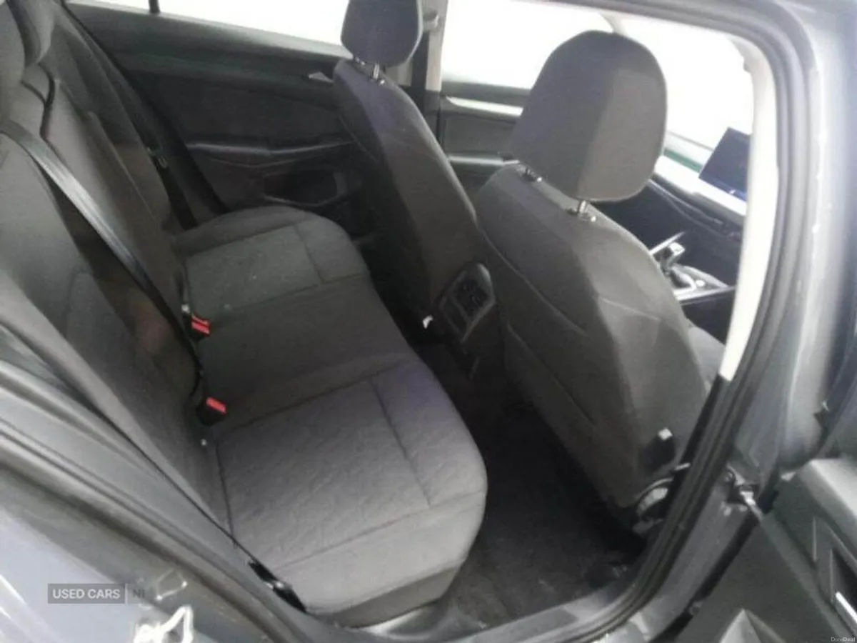 Volkswagen Golf DIESEL HATCHBACK - Image 6