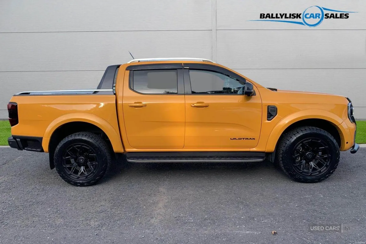 Ford Ranger Wildtrak 2.0 Ecoblue Auto 4WD in Cyber - Image 3