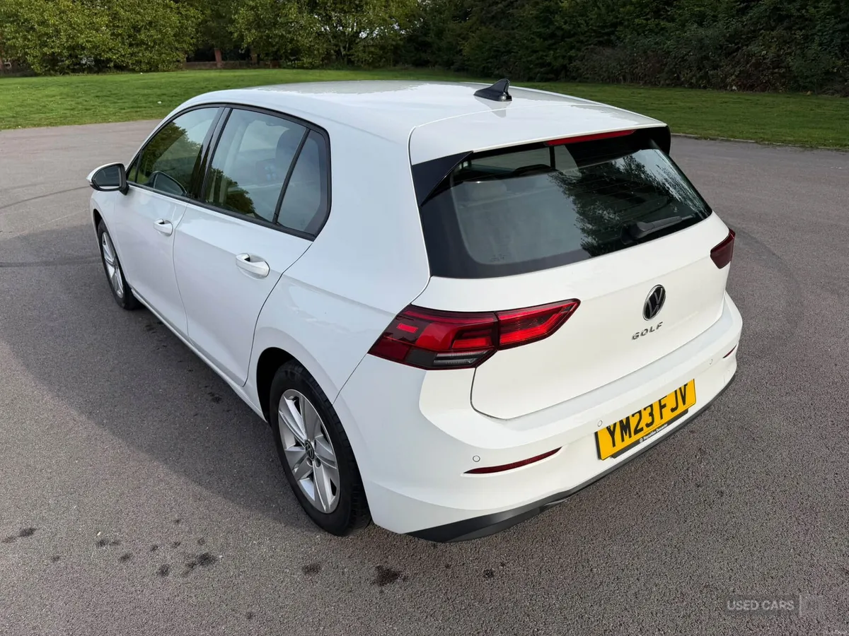 Volkswagen Golf DIESEL HATCHBACK - Image 4