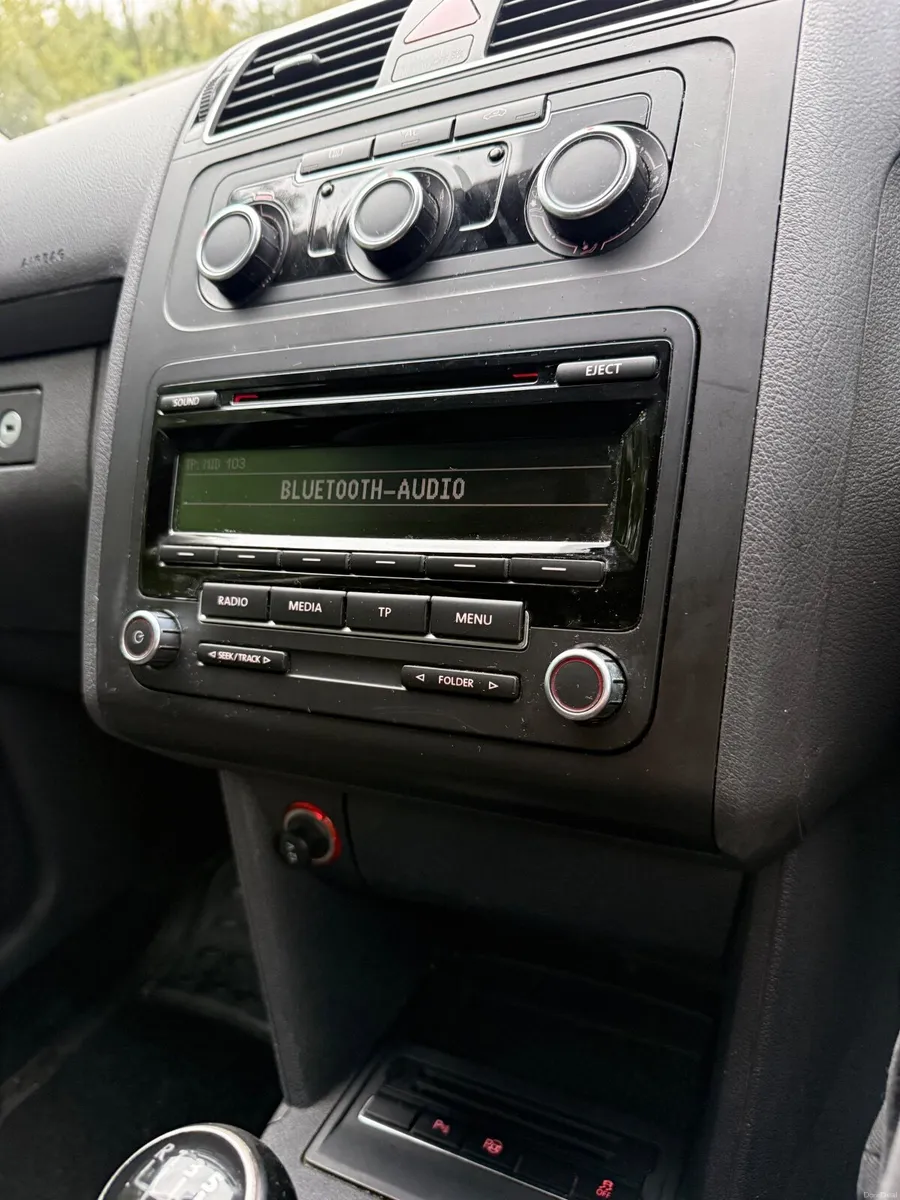 Volkswagen Touran, PARKING SENSORS, BLUETOOTH - Image 3