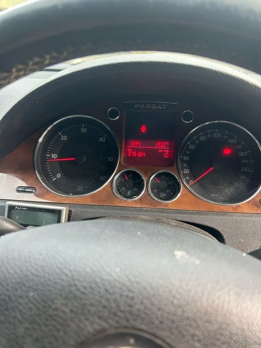 2008 Volkswagen Passat - Image 5