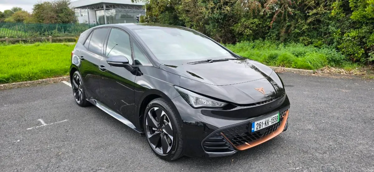 261 CUPRA BORN E BOOST - Image 1