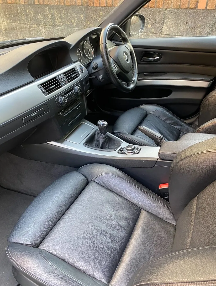 BMW 318i MSport 2011 - Image 4