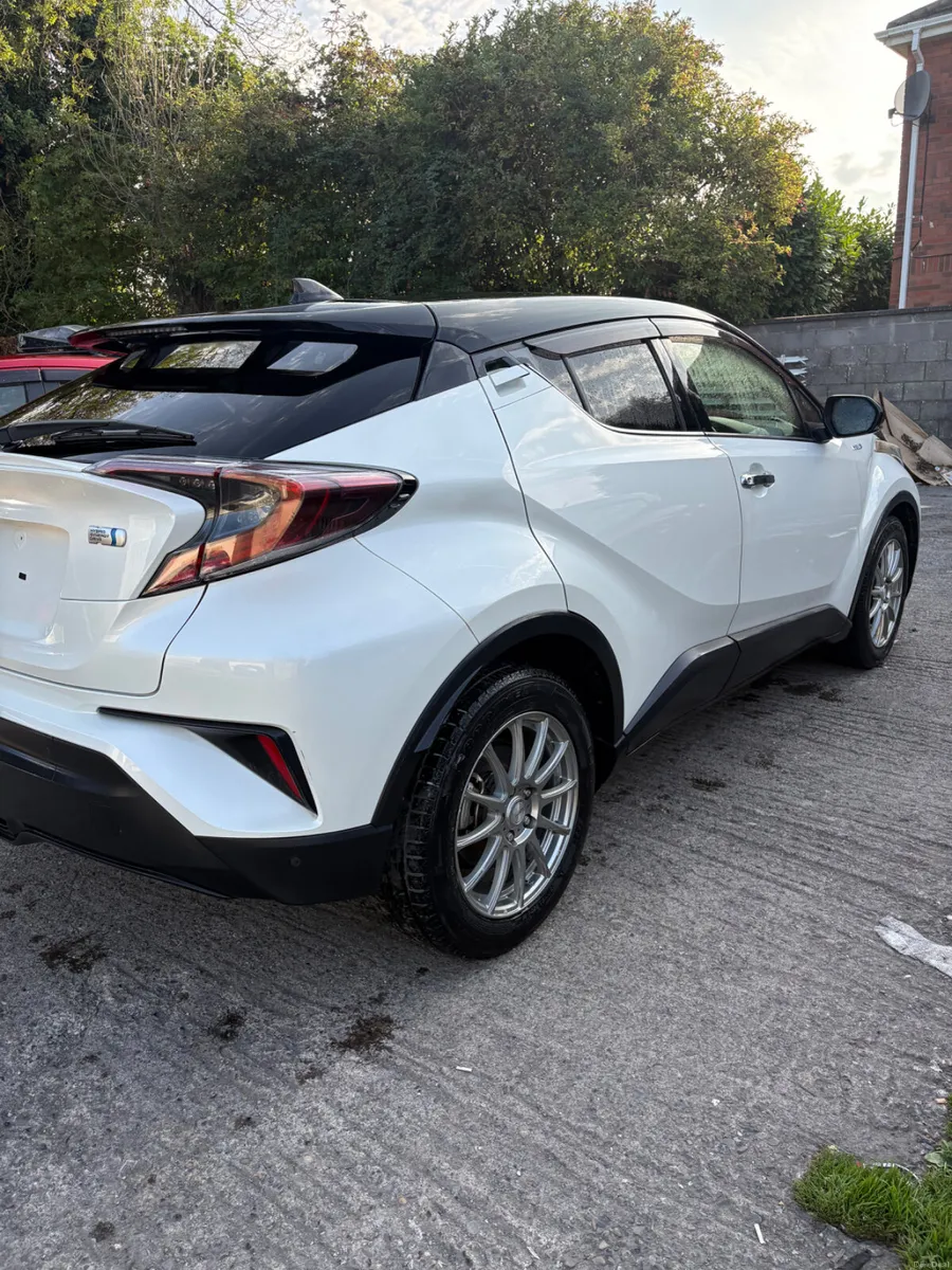 Toyota C-HR 2017 - 1.8l hybrid - Image 5